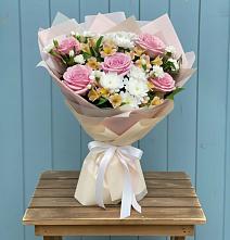 Букет цветов из:  Гвоздики, Орхидеи и Розы #REPLACE_PRED# Новобелокатай