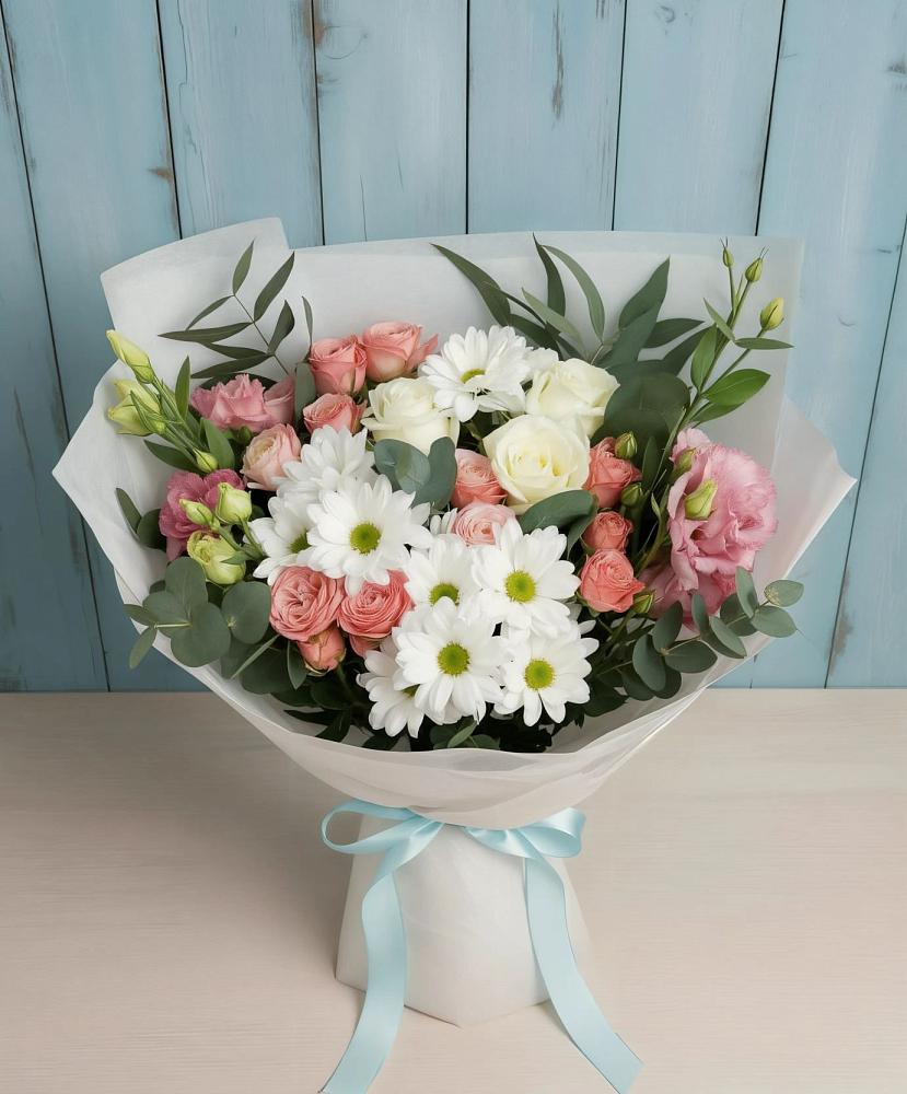 Букет цветов из: Розы, Лизиантусы и Хризантемы в Новобелокатай
