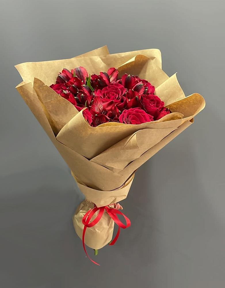 Букет цветов из: Альстромерии и Розы в Новобелокатай