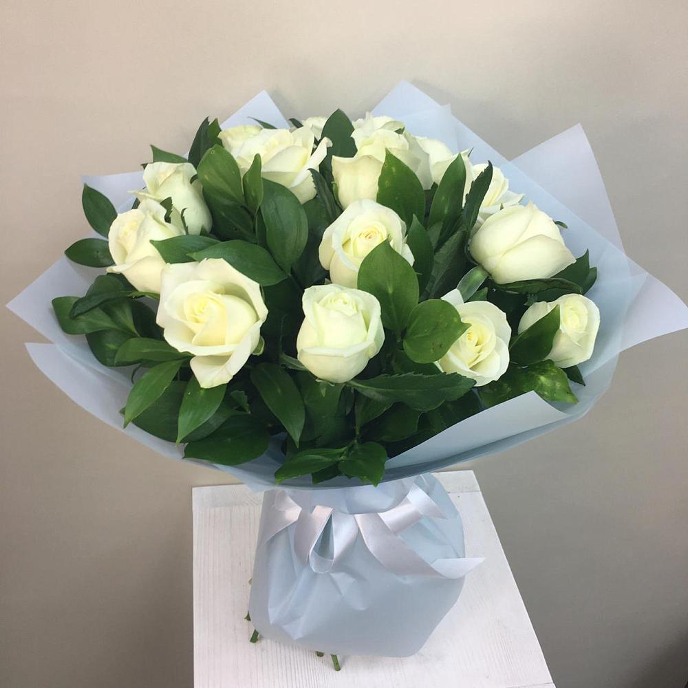 Букет 15 Белых роз Проуд в Новобелокатай