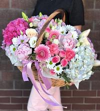 Цветочная композиция из Розы, Хризантемы, Пионы и Лизиантусы в корзине в Новобелокатай