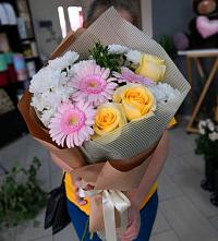 Букет цветов из:  Герберы, Розы и Хризантемы в Новобелокатай