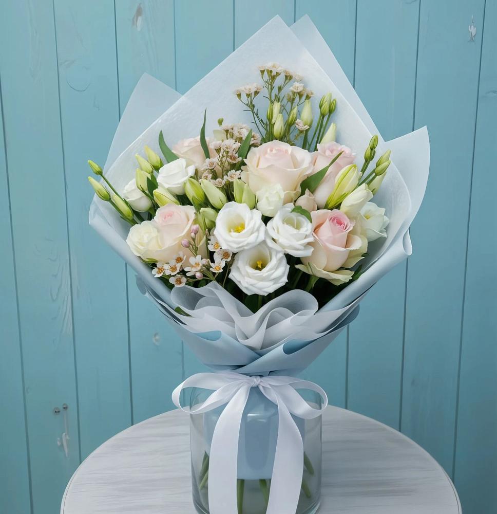 Букет цветов из: Розы и Лизиантусы в Новобелокатай