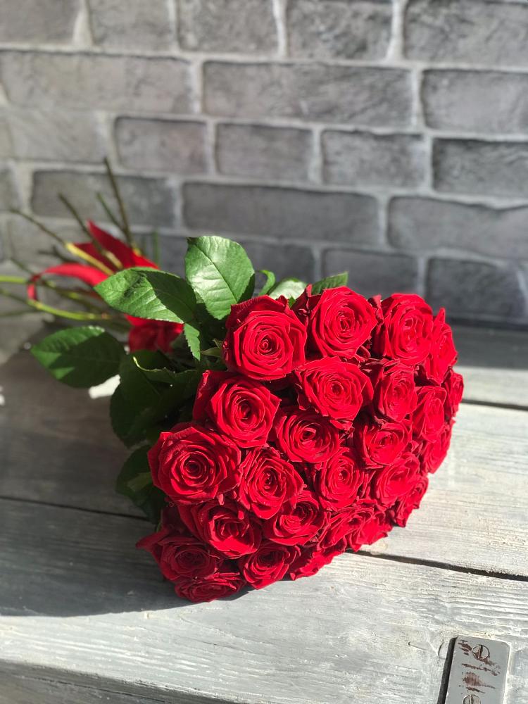 Букет Красные розы Фридом в Новобелокатай