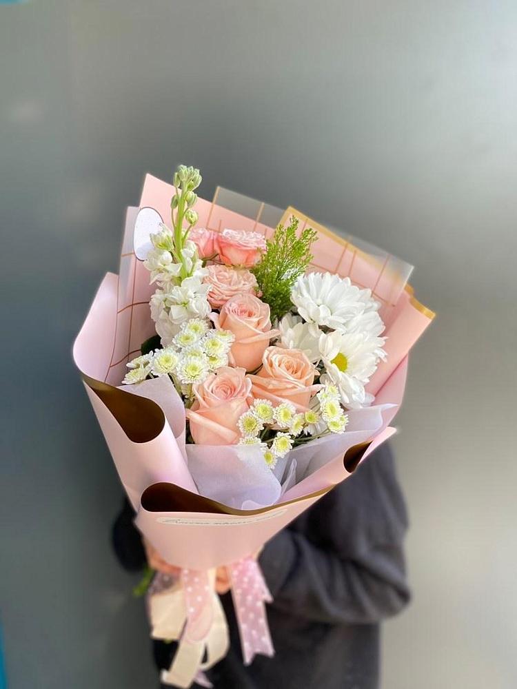 Букет цветов из: Хризантемы и Розы в Новобелокатай