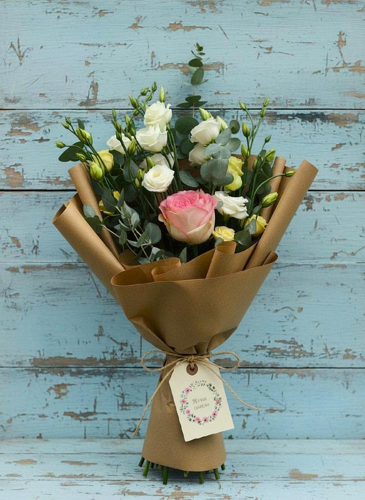 Букет цветов из: Розы и Лизиантусы в Новобелокатай