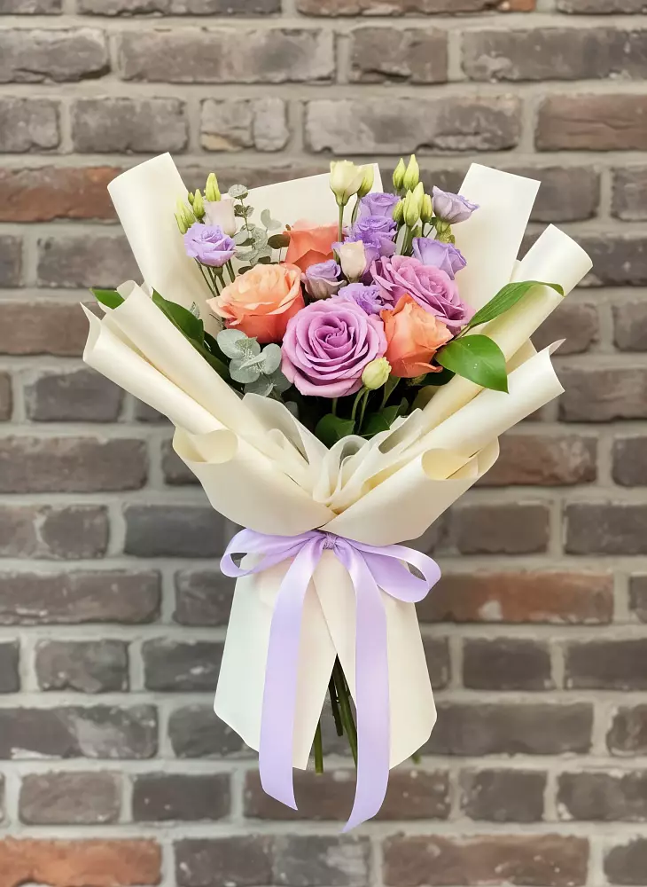 Букет цветов из: Лизиантусы и Розы в Новобелокатай