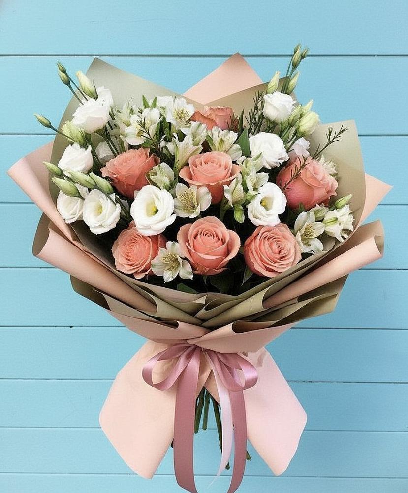 Букет цветов из: Розы, Альстромерии и Лизиантусы в Новобелокатай
