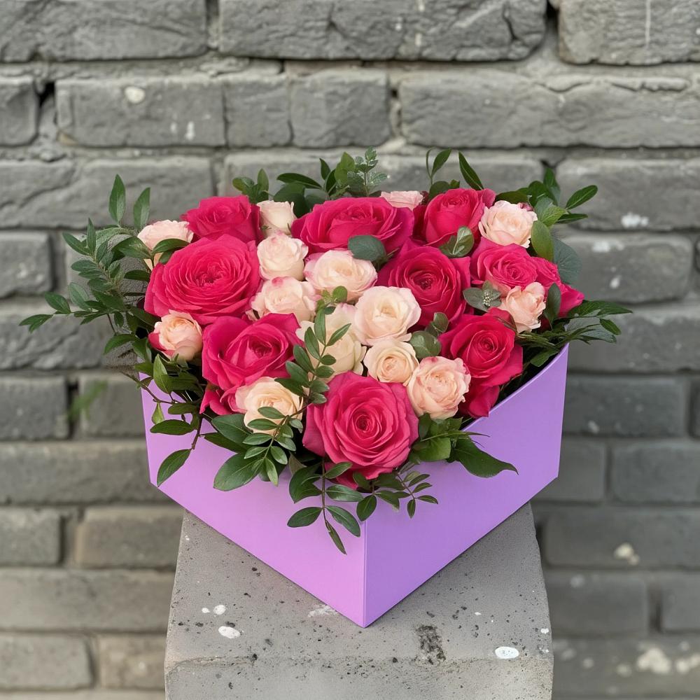 Цветочная композиция из Розы в коробке в Новобелокатай