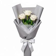 Букет 3 белые розы в Новобелокатай