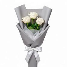 Букет 3 белые розы в Новобелокатай