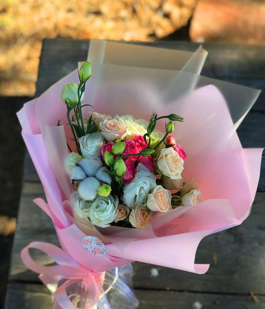 Букет цветов из: Розы и Лизиантусы в Новобелокатай