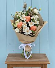 Букет цветов из:  Альстромерии, Лизиантусы, Розы и Хризантемы в Новобелокатай