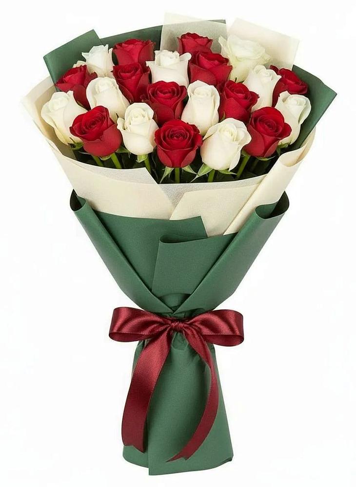 Букет Микс из красных и белых роз в Новобелокатай