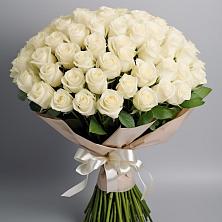 Букет 101 беля роза Белоснежка в Новобелокатай