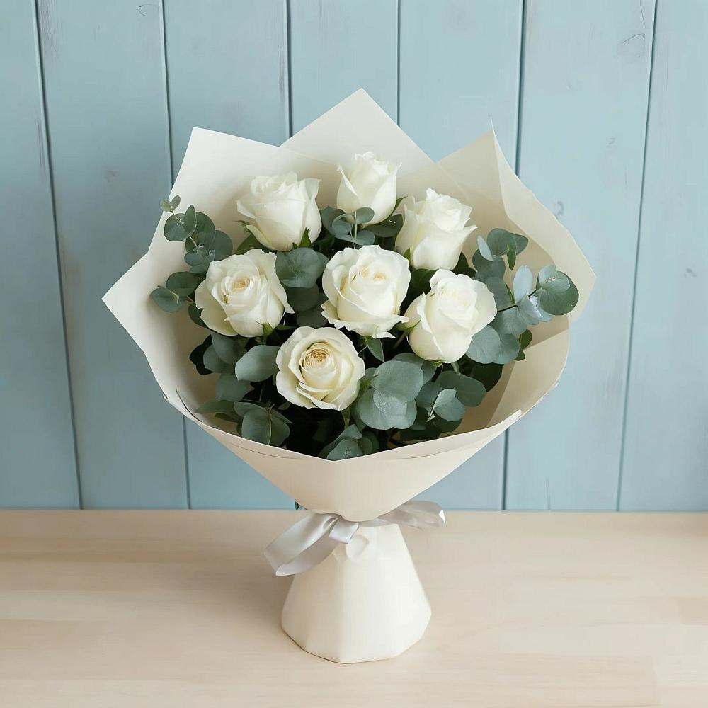 Букет Белые розы в Эвкалипте в Новобелокатай