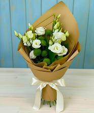 Букет цветов из:  Хризантемы и Лизиантусы в Новобелокатай