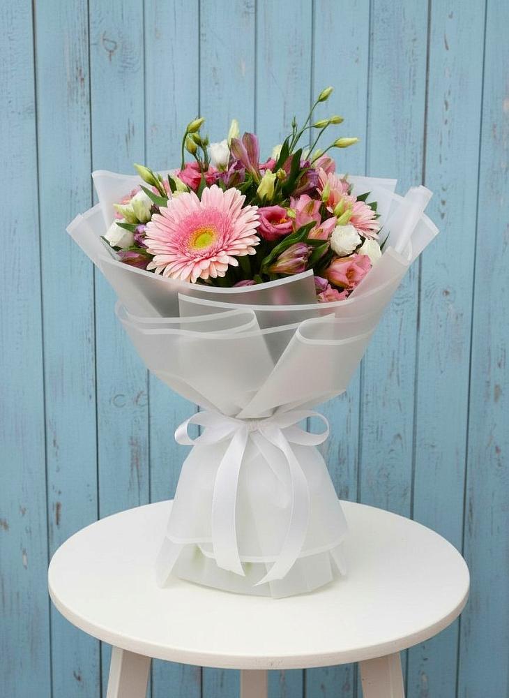 Букет цветов из: Герберы, Альстромерии и Лизиантусы в Новобелокатай