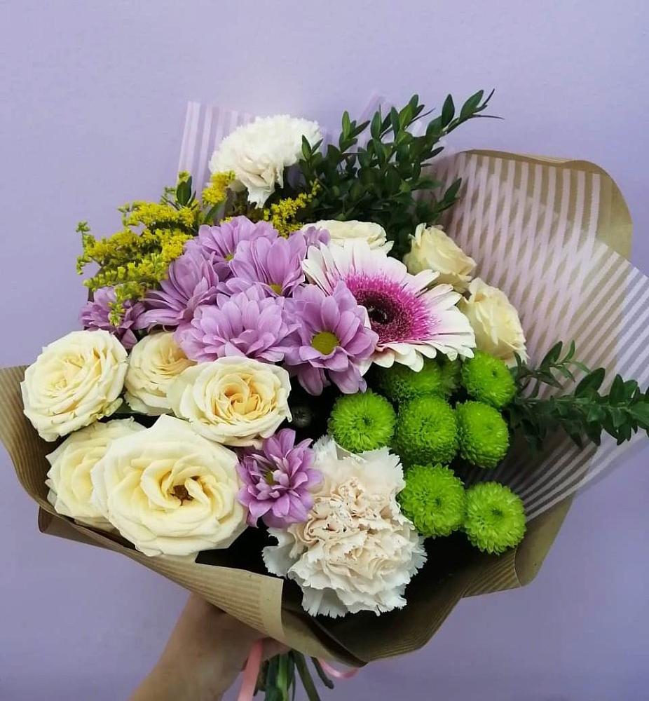 Букет цветов из: Хризантемы, Розы, Гвоздики и Герберы в Новобелокатай