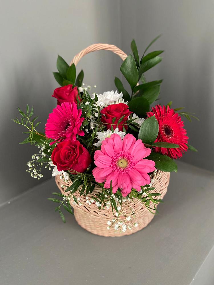 Цветочная композиция из Розы, Хризантемы и Герберы в корзине в Новобелокатай