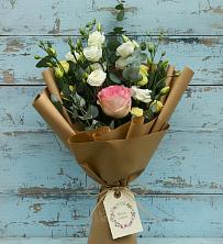 Букет цветов из:  Розы и Лизиантусы в Новобелокатай