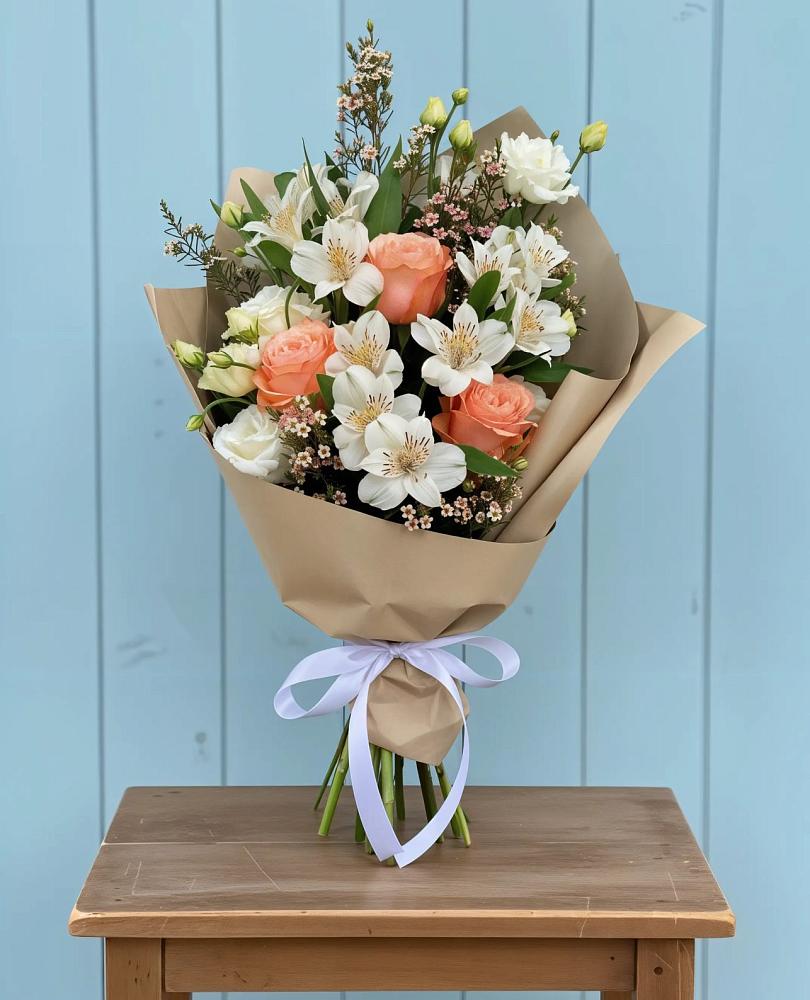 Букет цветов из: Альстромерии, Лизиантусы, Розы и Хризантемы в Новобелокатай