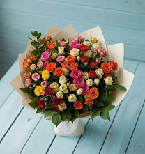Букет Микс из разноцветных кустовых роз в Новобелокатай