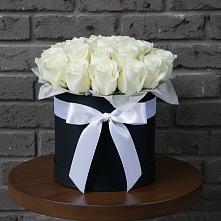 Цветочная композиция из Розы в шляпной коробке в Новобелокатай