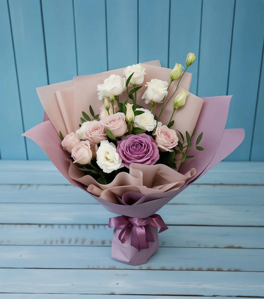 Букет цветов из: Розы и Лизиантусы в Новобелокатай